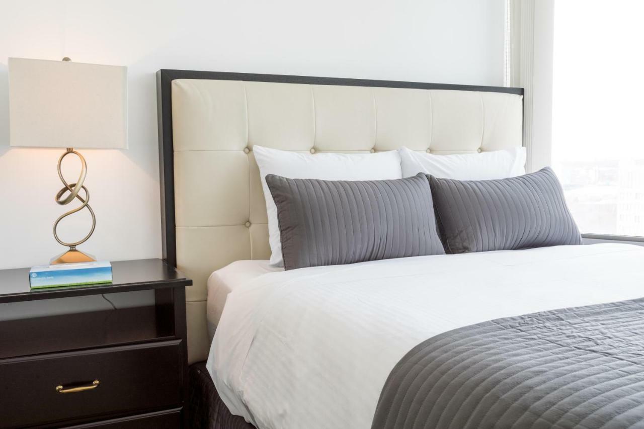 Altitude Suites Bay Street - Holiday Bonus - Free Parking Toronto Eksteriør billede