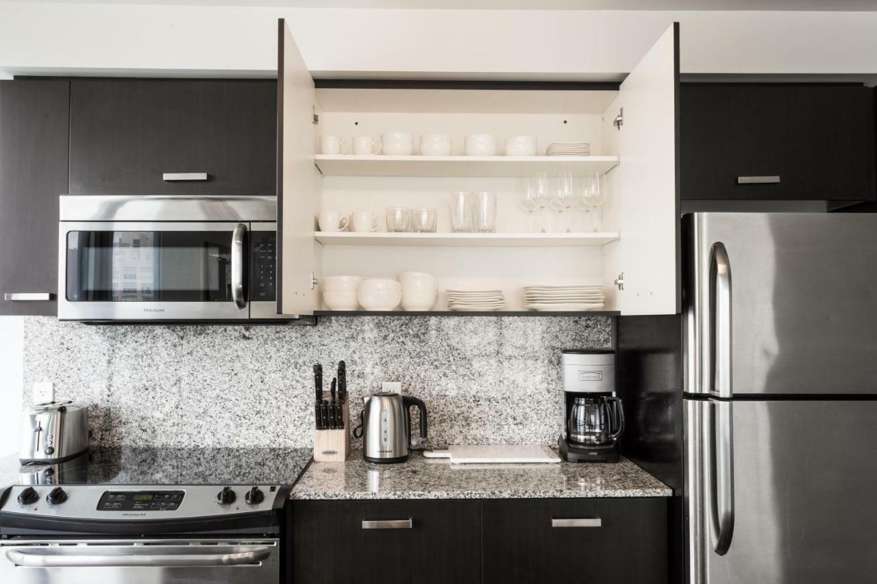 Altitude Suites Bay Street - Holiday Bonus - Free Parking Toronto Eksteriør billede