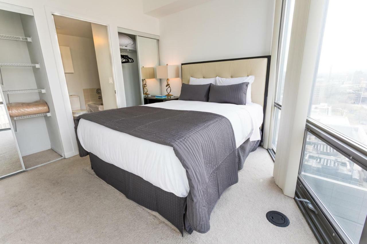 Altitude Suites Bay Street - Holiday Bonus - Free Parking Toronto Eksteriør billede